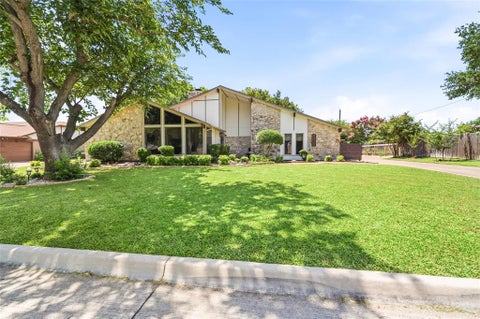 Photo of 1201 Rockmoor Drive, Edgecliff Village, TX 76134 (MLS # 21306083)