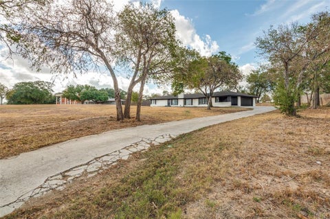 Photo of 325 Crescent Drive, Grand Prairie, TX 75050 (MLS # 21402683)