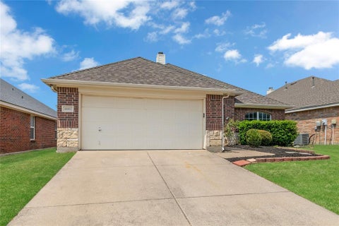 Photo of 4601 Indian Rock Drive, Fort Worth, TX 76244 (MLS # 21349030)
