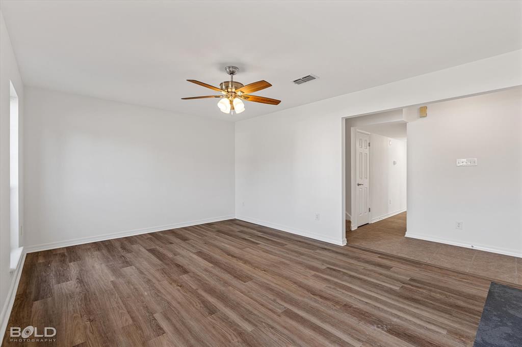 Shreveport, Louisiana 71105, United States, 3 Bedrooms Bedrooms, ,3 BathroomsBathrooms,Residential,Contingent,34438