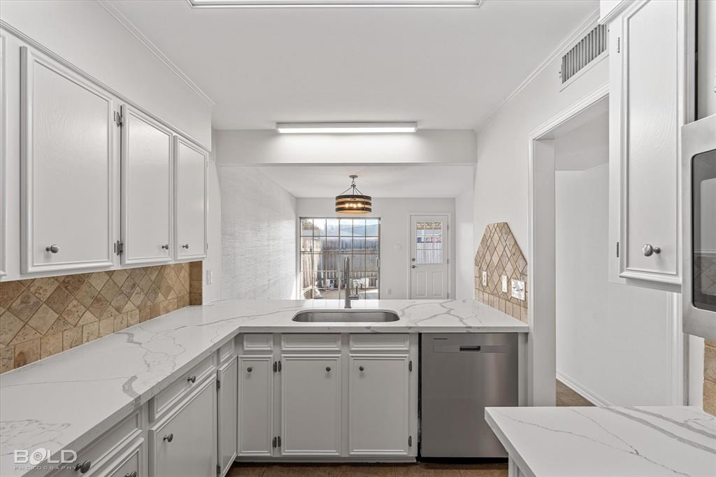 Shreveport, Louisiana 71105, United States, 3 Bedrooms Bedrooms, ,3 BathroomsBathrooms,Residential,Contingent,34438