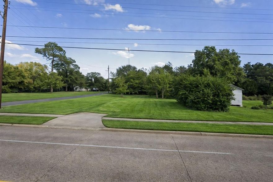 Great build opportunity in Shreveport! Corner property featuring two combined lots, providing extra space and flexibility for new residential construction. Located in an established neighborhood with convenient access to nearby amenities and major roads. Ideal for builders, investors, or buyers looking to build a custom home. Buyer to verify zoning, utilities, and building requirements.