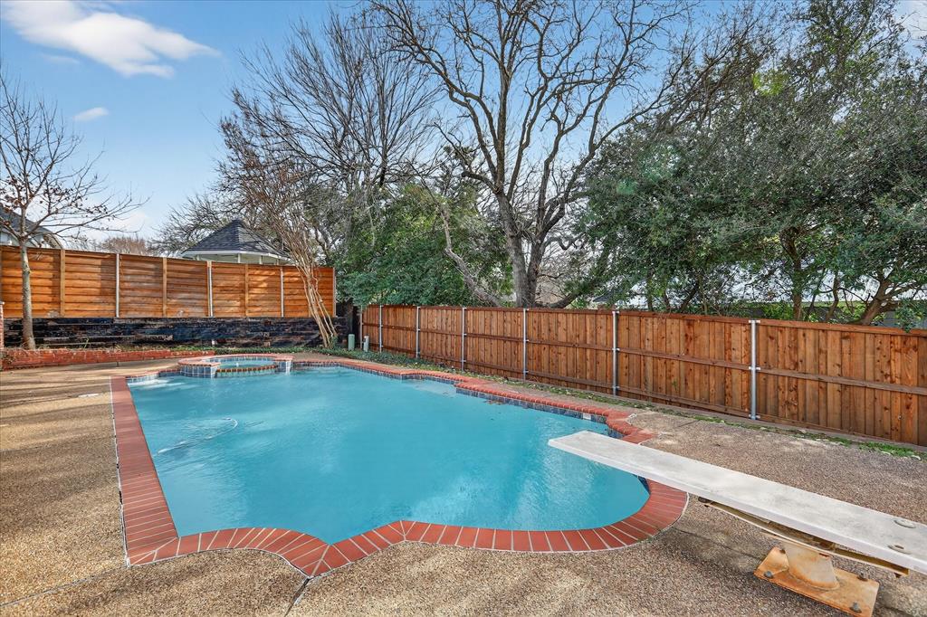 Woodland Hills Colleyville - Residential