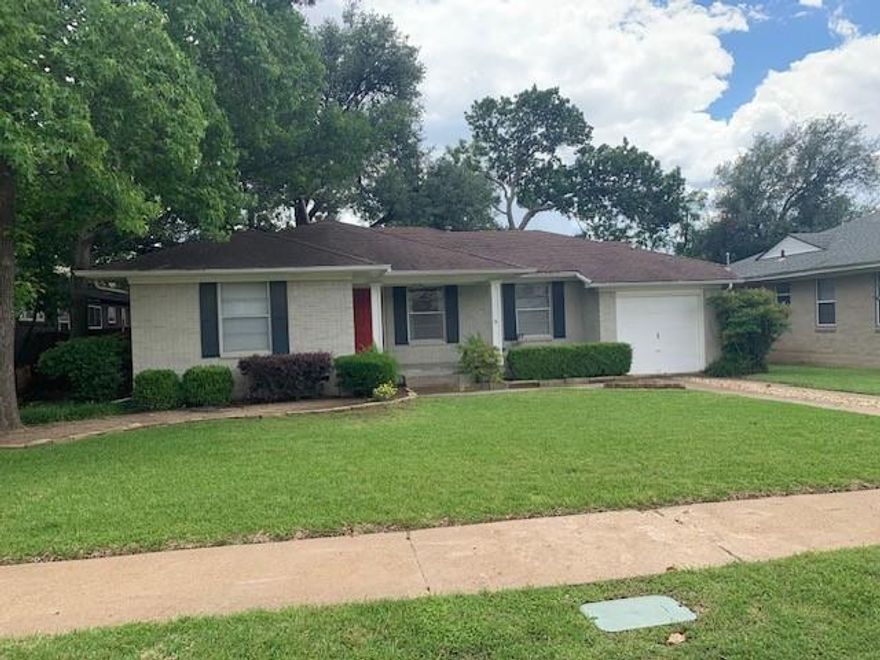 Build your dream home in Midway Hollow! This 60x130 lot is located on the most desirable street in Midway Hollow! Property being sold as is with no tours of home until a contract is in place. Survey is available in documents. 

Purchaser shall confirm all measurements.