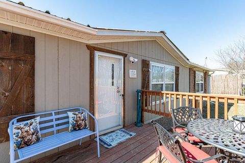 Photo of 5728 County Road 1091, Celeste, TX 75423 (MLS # 21178376)