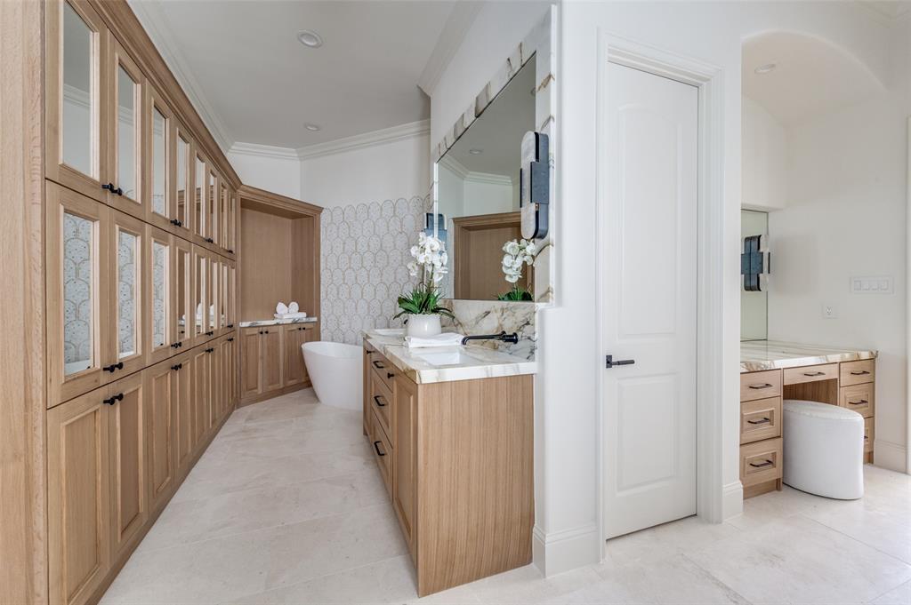 Royal Crest - Residential