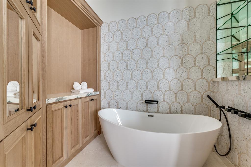 Royal Crest - Residential