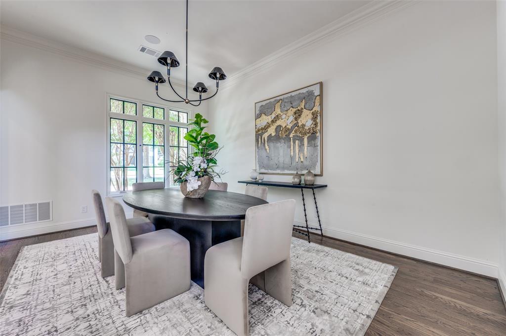 Royal Crest - Residential