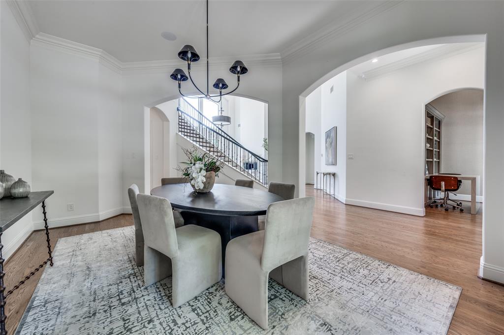 Royal Crest - Residential