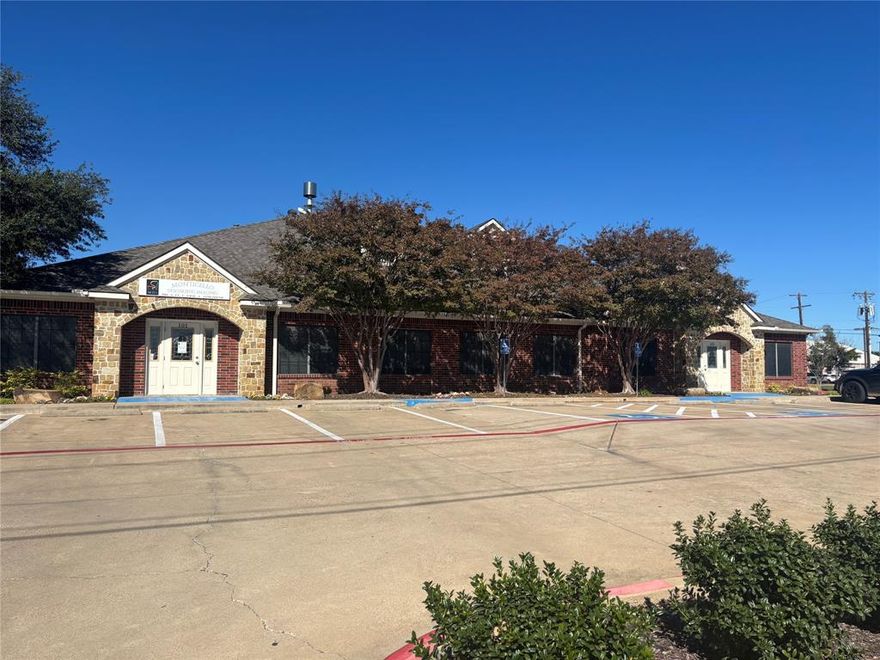 Medical Office– 6 exam rooms
Former imaging center
Exam rooms, reception, office and storage
High traffic & visibility
Surrounded by dense residential population
Owner user 3,400 SF available