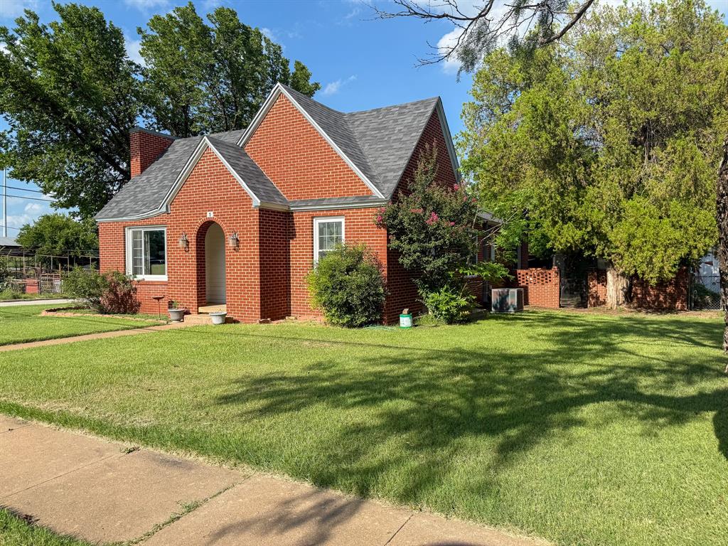 1 S Pecan Street