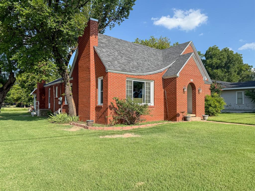 1 S Pecan Street
