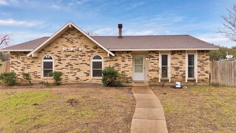 750 Greenhill Lane Grand Prairie TX 75052