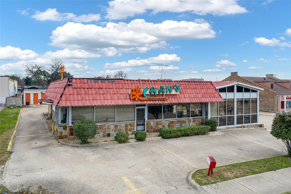 Photo of 6318 Broadway Boulevard, Garland, TX 75043 (MLS # 21381693)