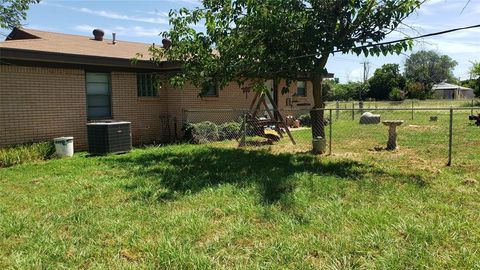 A home in Mineral Wells