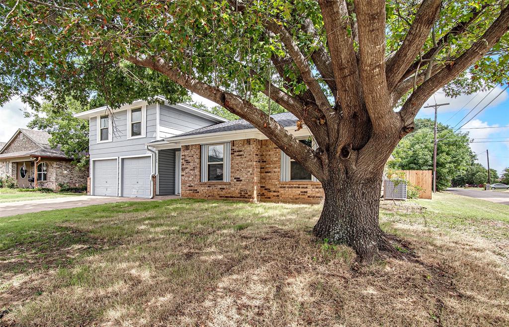 1233 Nicole Way