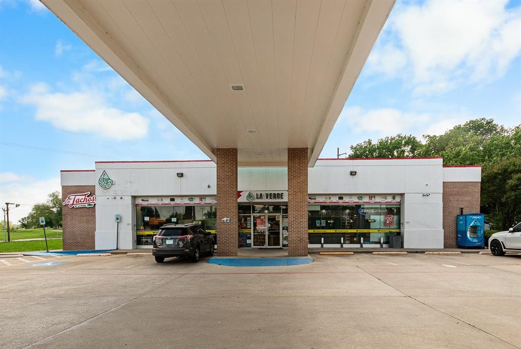 Exxon Centerville - Commercial Sale