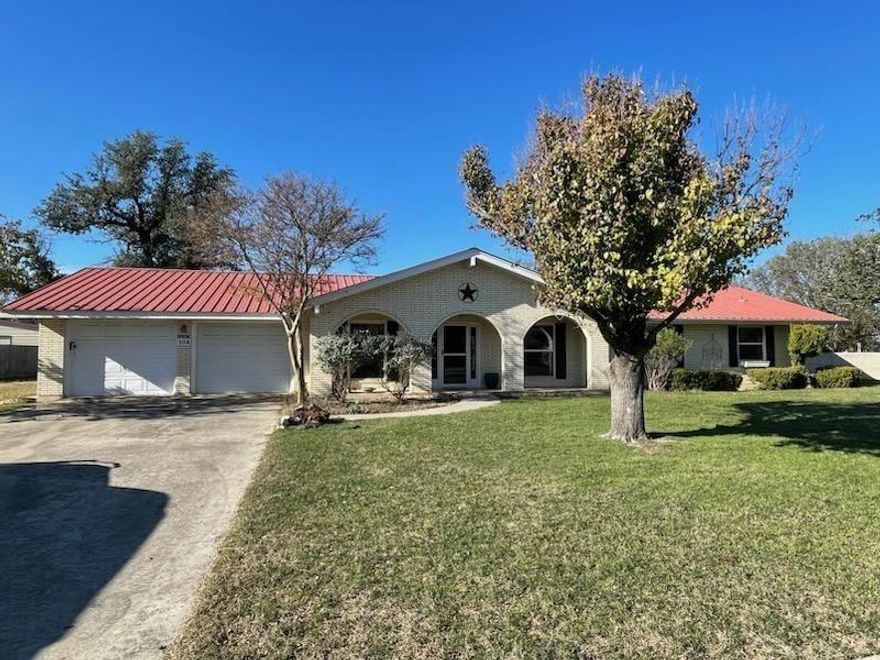 Welcome to 104 Skipcha Trail located in the very desirable west side of town. this lovely home sits among other fine homes on a cul-de-sac which means very little traffic. It’s sprawling floor plan of 2588 sq ft boast four bedrooms three baths, a formal dining room, an office as well as the large main living area showcasing a vaulted ceiling a wood burning fireplace and plenty of built in shelving. The additional 526 sq ft. guest house with its own restroom in the rear of the property could be transformed into an apartment, game room or perfect for an at home business. Come tour this beautiful home and explore the opportunity to reside on Skipcha Trail.