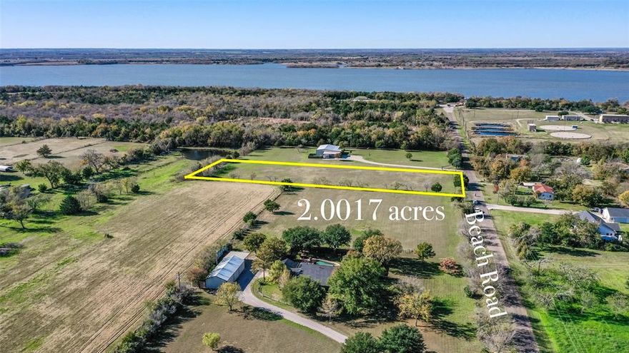 Bring your plans! Excellent lot next to the lake to build your dream home! Peaceful area just a short drive to the boat ramp at Lake Bardwell!