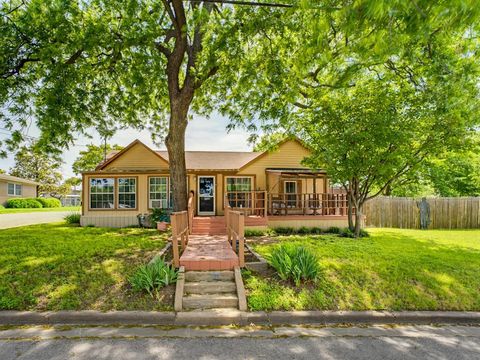 Photo of 601 S Miller Street, Decatur, TX 76234 (MLS # 21260074)