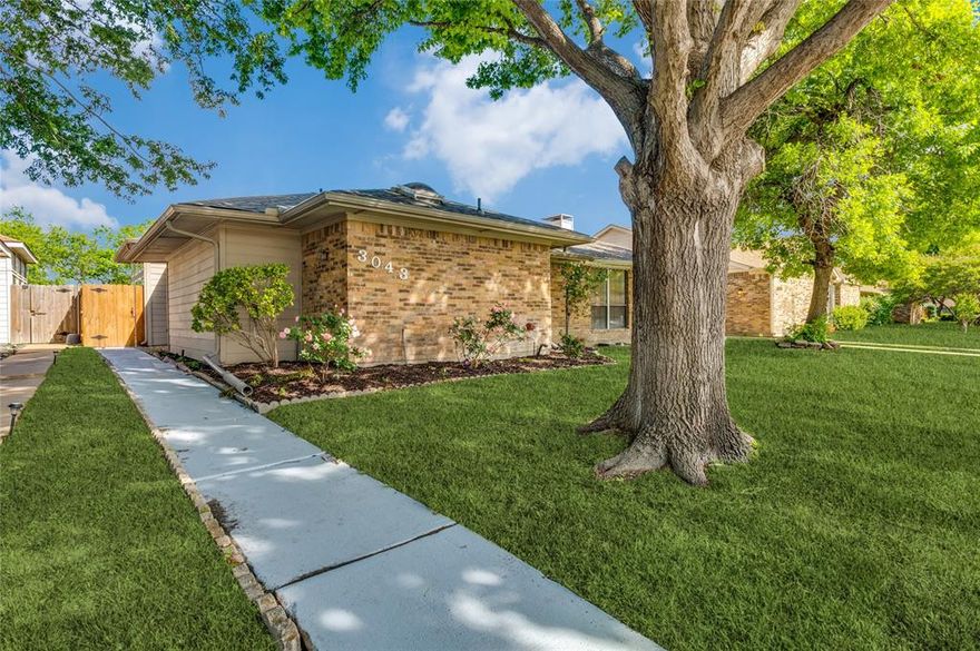 Newly updated 3 bedroom duplex with spacious garage close to major Dallas highways. Prime location has easy access to dining, shopping and major attractions. This duplex comes with 3 large bedrooms, a well maintained kitchen with a breakfast bar, and a wet bar facing into the living room. Fresh paint, new flooring and gas fireplace. Enjoy sunbathing in private courtyard. Gorgeous upgraded walk in shower with granite vanity. Attached 2 car epoxy floor garage with remote. Stainless Steel Fridge & Microwave. Raised granite counter tops in kitchen. Washer and Dryer included. Fresh paint throughout. New automatic water sprinkler system. Bonus enclosed air conditioned sun room can be used as office or children play area. Schedule a showing today!