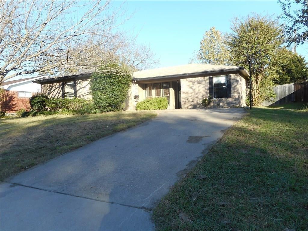 Photo of 205 Rolling Hills Lane, Farmersville, TX 75442 (MLS # 21392619)