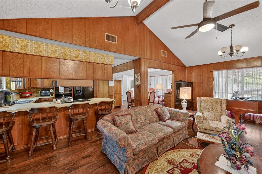 Caddo Peak Estate - Residential