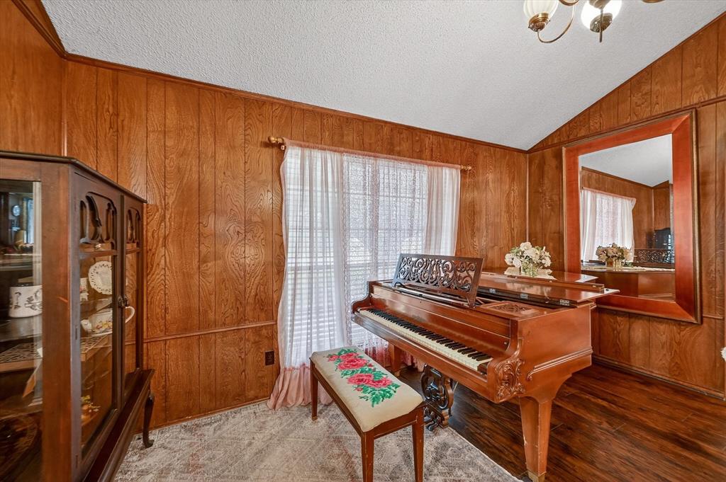 Caddo Peak Estate - Residential