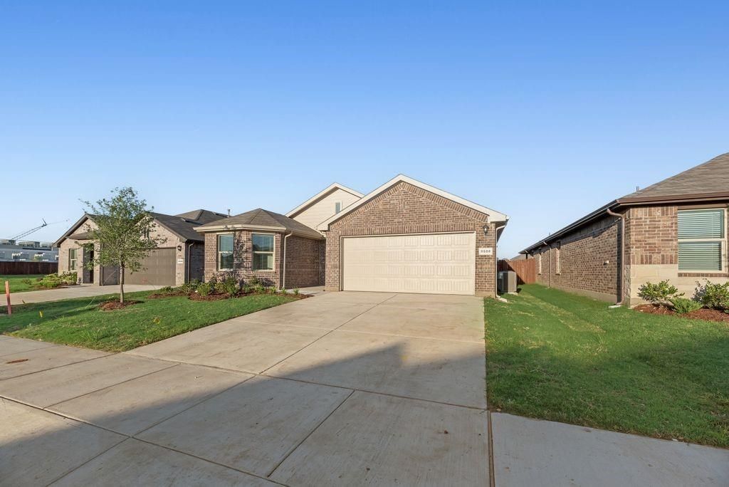 Photo of 8556 Dunnstown Drive, Fort Worth, TX 76131 (MLS # 21251572)