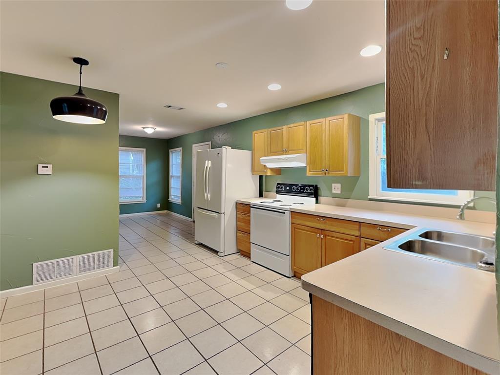 412 Harrison Lane