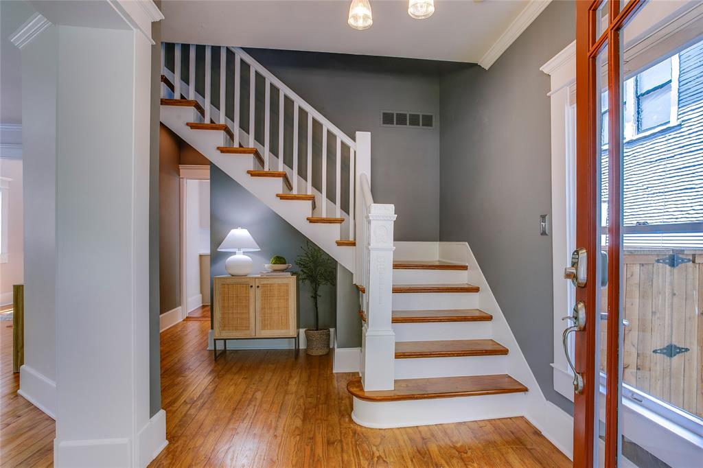 335 S Edgefield Avenue