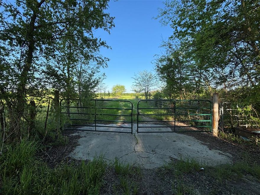 Private & Secluded!! Nearly 49 acres located south of Paris that backs up to Auds Creek. This tract is mostly open pastureland with scattered trees and a pond. It is perfect for livestock, any agricultural or recreational use. Outside the city limits, with no known restrictions, let's take a look at this property! Located in Chisum ISD.
