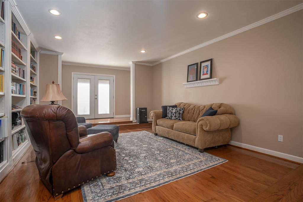 3812 Lands End Street