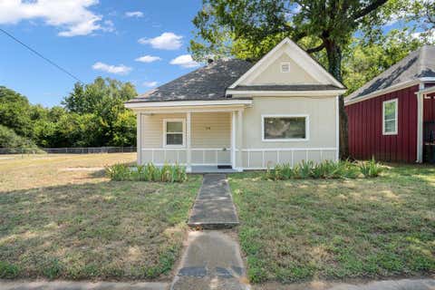 Photo of 408 W Heron Street, Denison, TX 75020 (MLS # 21347528)