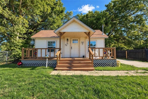 Photo of 309 E Wilbarger Street, Bowie, TX 76230 (MLS # 21417331)