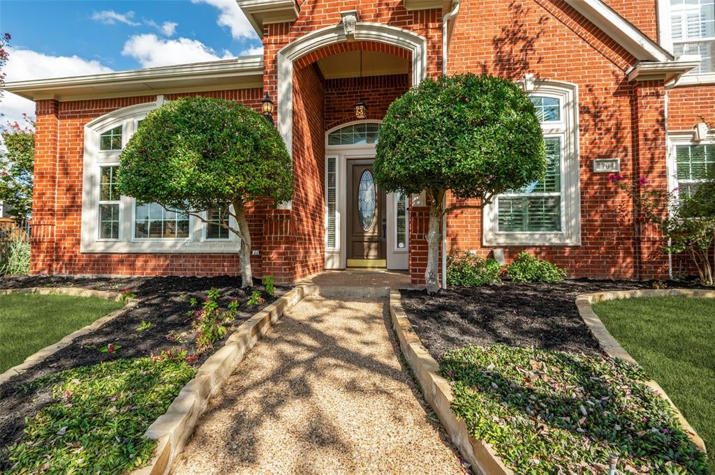 2704 Horsehead Crossing
