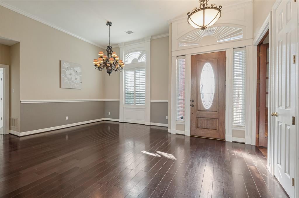 2704 Horsehead Crossing