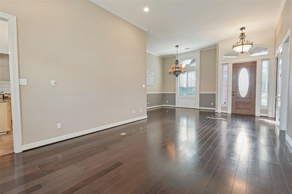 2704 Horsehead Crossing