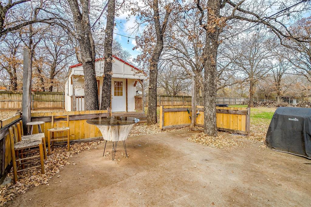 1809 Whispering Oaks