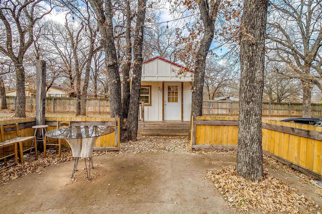 1809 Whispering Oaks