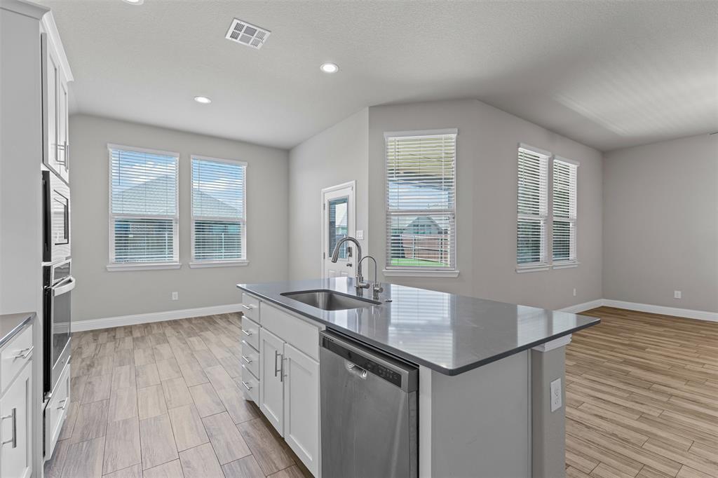 Grand Prairie, Texas 76065, United States, 4 Bedrooms Bedrooms, ,2 BathroomsBathrooms,Residential,Active,136097