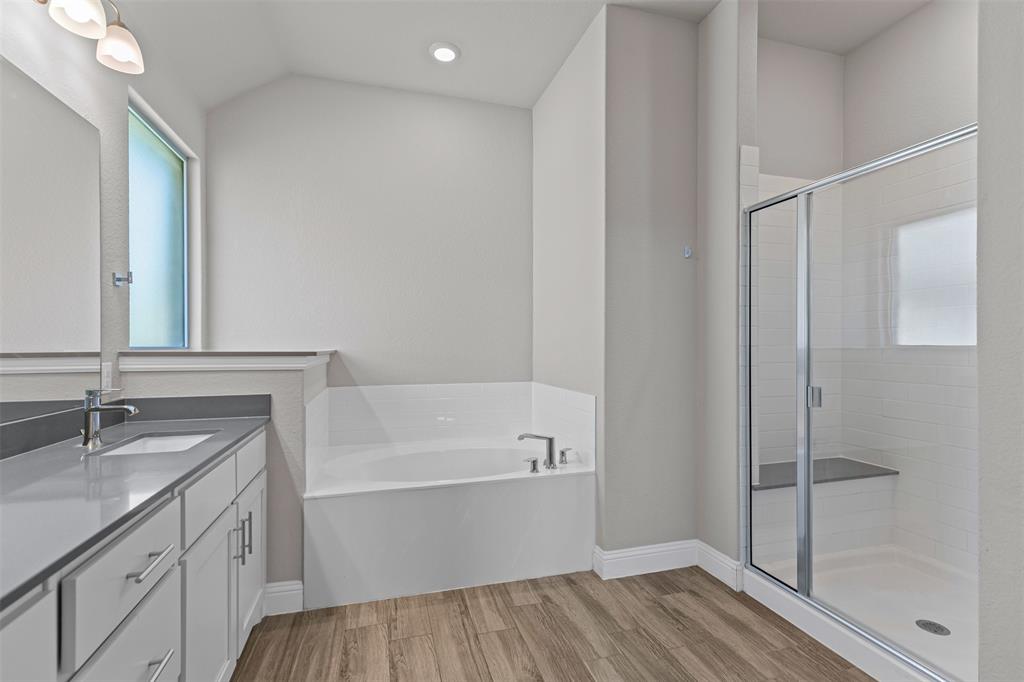 Grand Prairie, Texas 76065, United States, 4 Bedrooms Bedrooms, ,2 BathroomsBathrooms,Residential,Active,136097