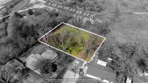 Photo of 1609 N Brazos Avenue, Cleburne, TX 76031 (MLS # 21205647)