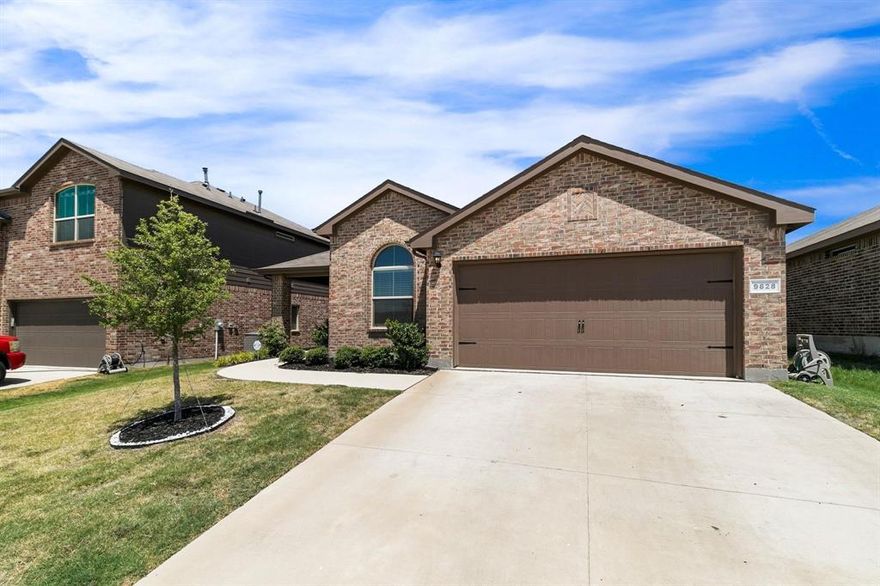 Located in the Chapel Creek subdivision near Interstate 30 and Hwy 820, this property offers convenient access to shopping, dining, and business hubs throughout Fort Worth and commuting to areas like Hurst-Euless-Bedford (HEB), DFW Airport, and Dallas. This home has a spacious floorplan, granite countertops, gas stove, and a sizeable backyard. It spans 1,802 square feet with 4 bedrooms and 2 bathrooms. The neighborhood provides desirable amenities such as a community pool, playground, and sidewalks. The tenant is responsible for maintaining the yard and addressing any HOA fines incurred due to lack of upkeep.