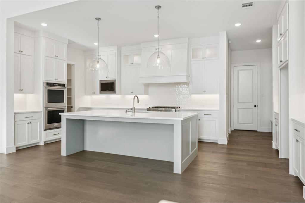 2111 Spiderlilly Lane