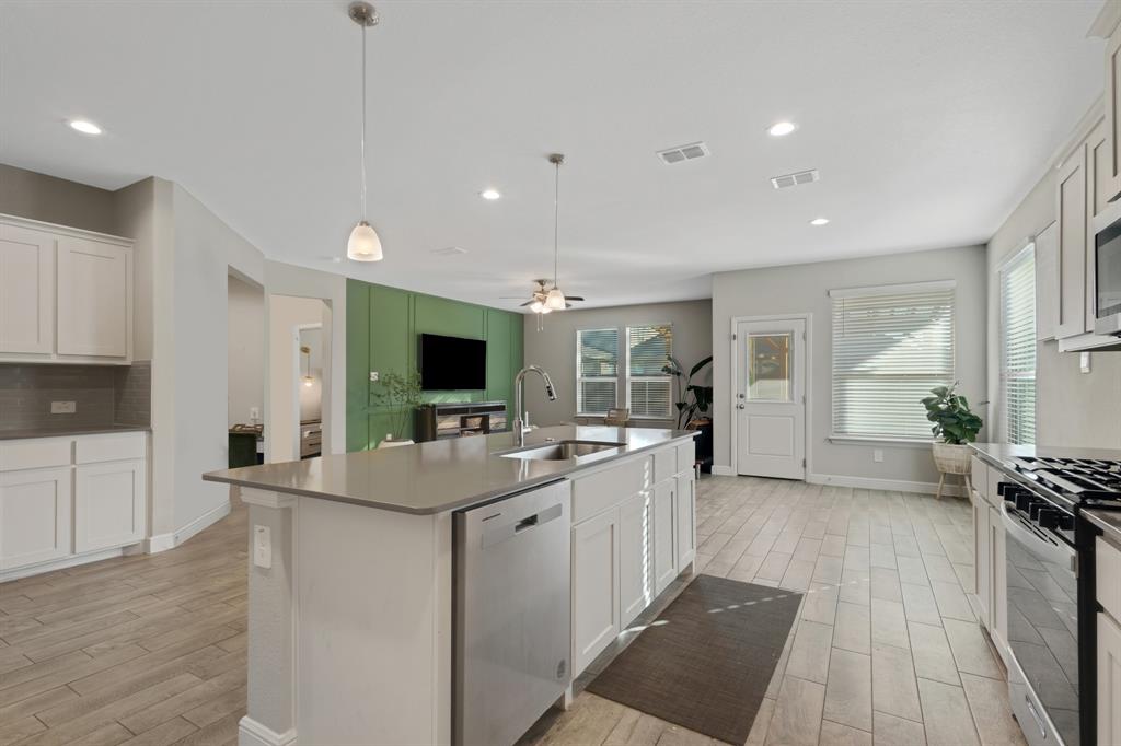 TRAILS OF ELIZABETH CREEK - Residential Lease