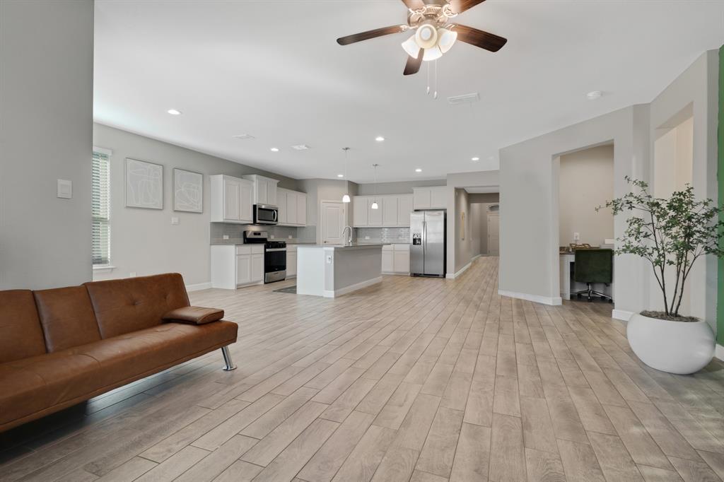 TRAILS OF ELIZABETH CREEK - Residential Lease