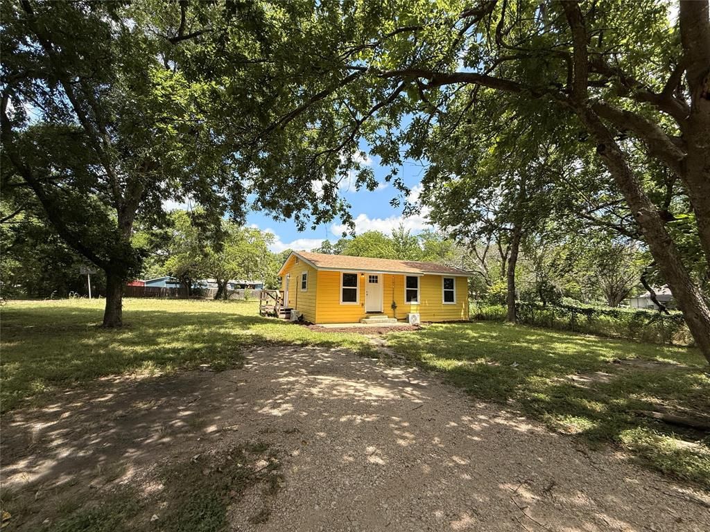Photo of 805 NE 3rd Street, Hubbard, TX 76648 (MLS # 21320410)