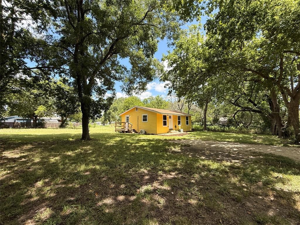 Photo of 805 NE 3rd Street, Hubbard, TX 76648 (MLS # 21320410)