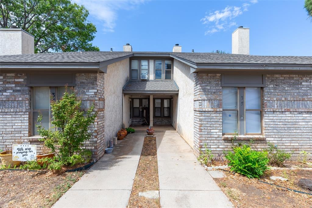 35 Crossroads Drive